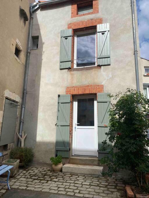 Petite Maison De Village Ebreuil Exteriér fotografie