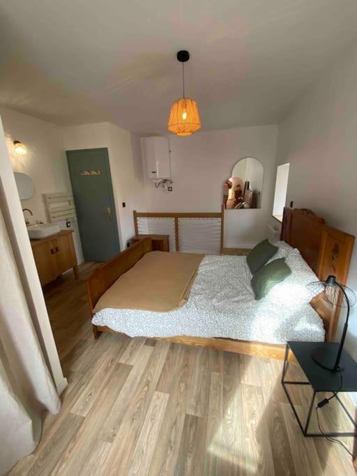 Petite Maison De Village Ebreuil Exteriér fotografie